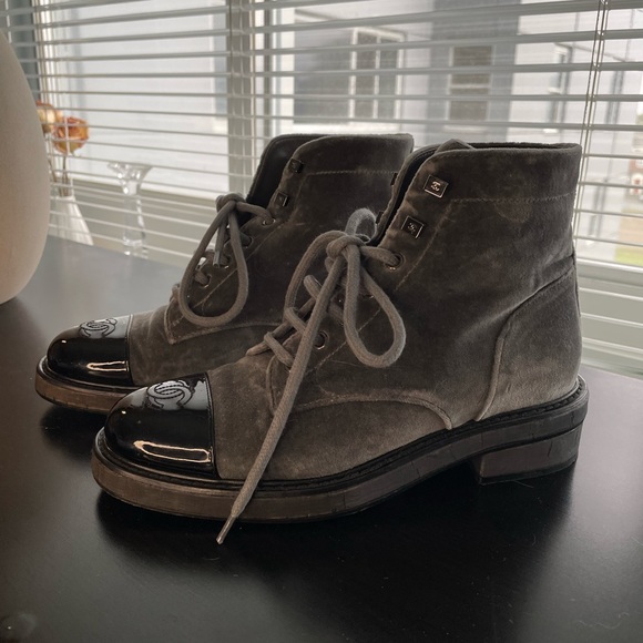 Chanel CC Logo Gray Black Combat Boots Size 37 (6) - Picture 3 of 13